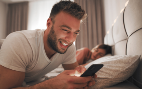 Find out if your boyfriend is cheating on his phone