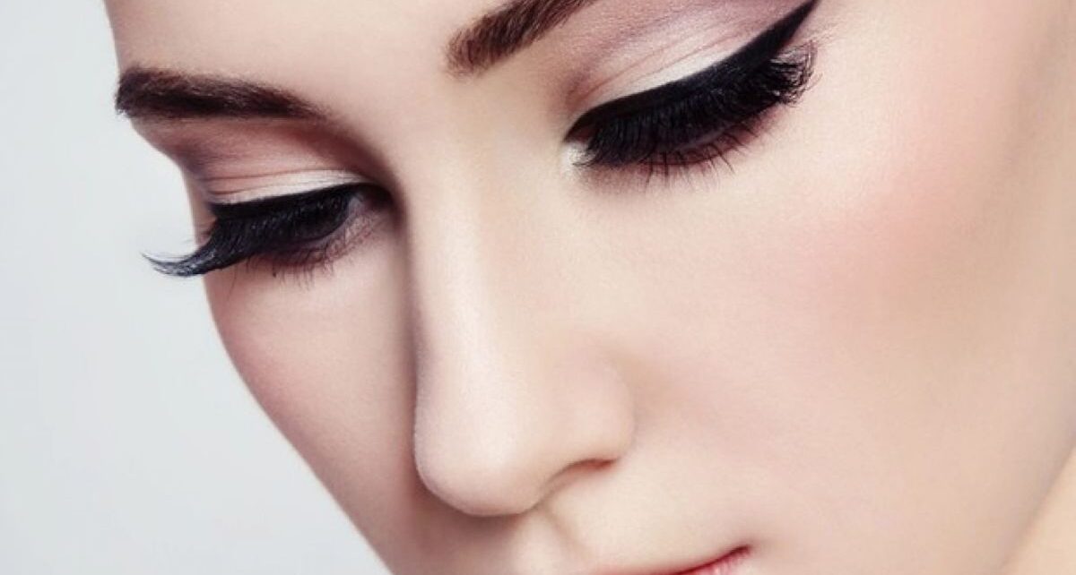 5 Easy Eyeliner Hacks to Master the Perfect Wing