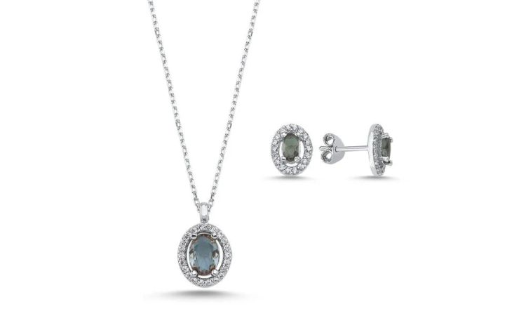 Interesting Ways to Pair Silver Necklaces and Earrings